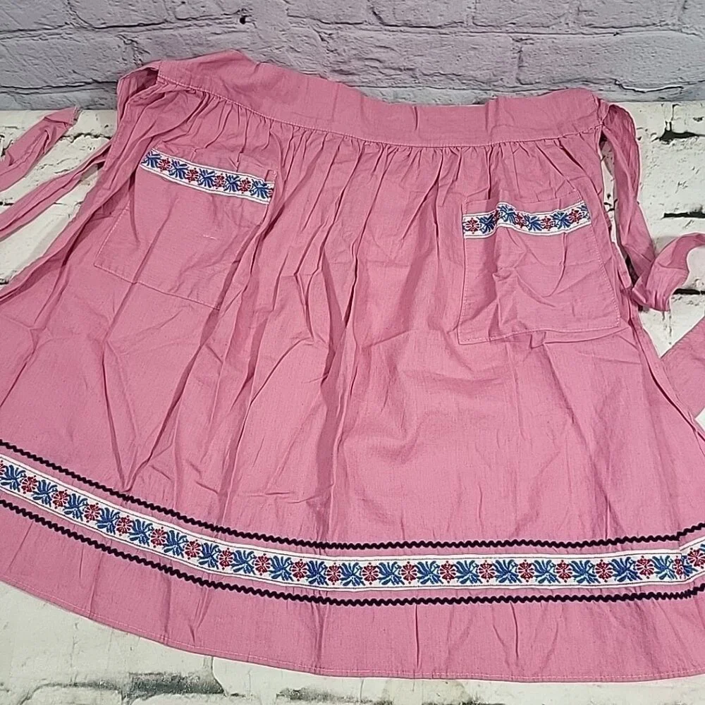 Vintage Half Aprons Lot Of 3‎ Handmade Crochet Pink Baking Crafting Retro